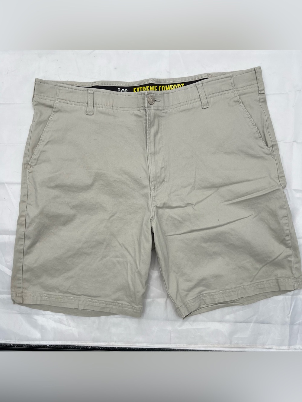J052 Lee Men’s Extreme Comfort Chino Shorts - Light Tan